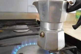 Photo of So reinigen Sie eine verbrannte italienische Kaffeemaschine